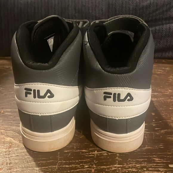 FILA high tops. Size 6.5 - Picture 2 of 3